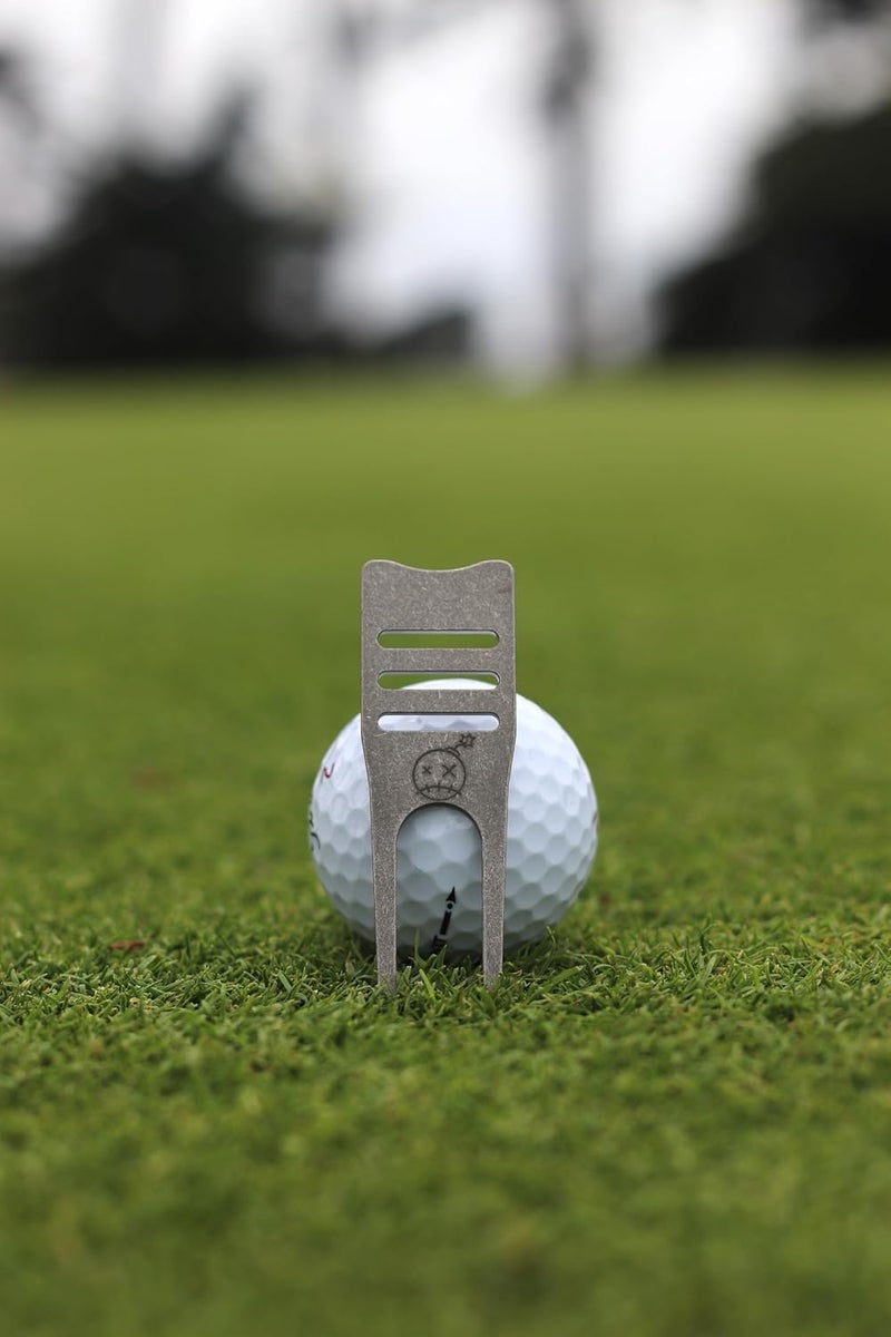 Fastfuse Titanium 4-in-1 Golf Divot Repair Tool & Ball Marker - Club Tee - Groove Cleaner - Putting Alignment Aid - Image 5